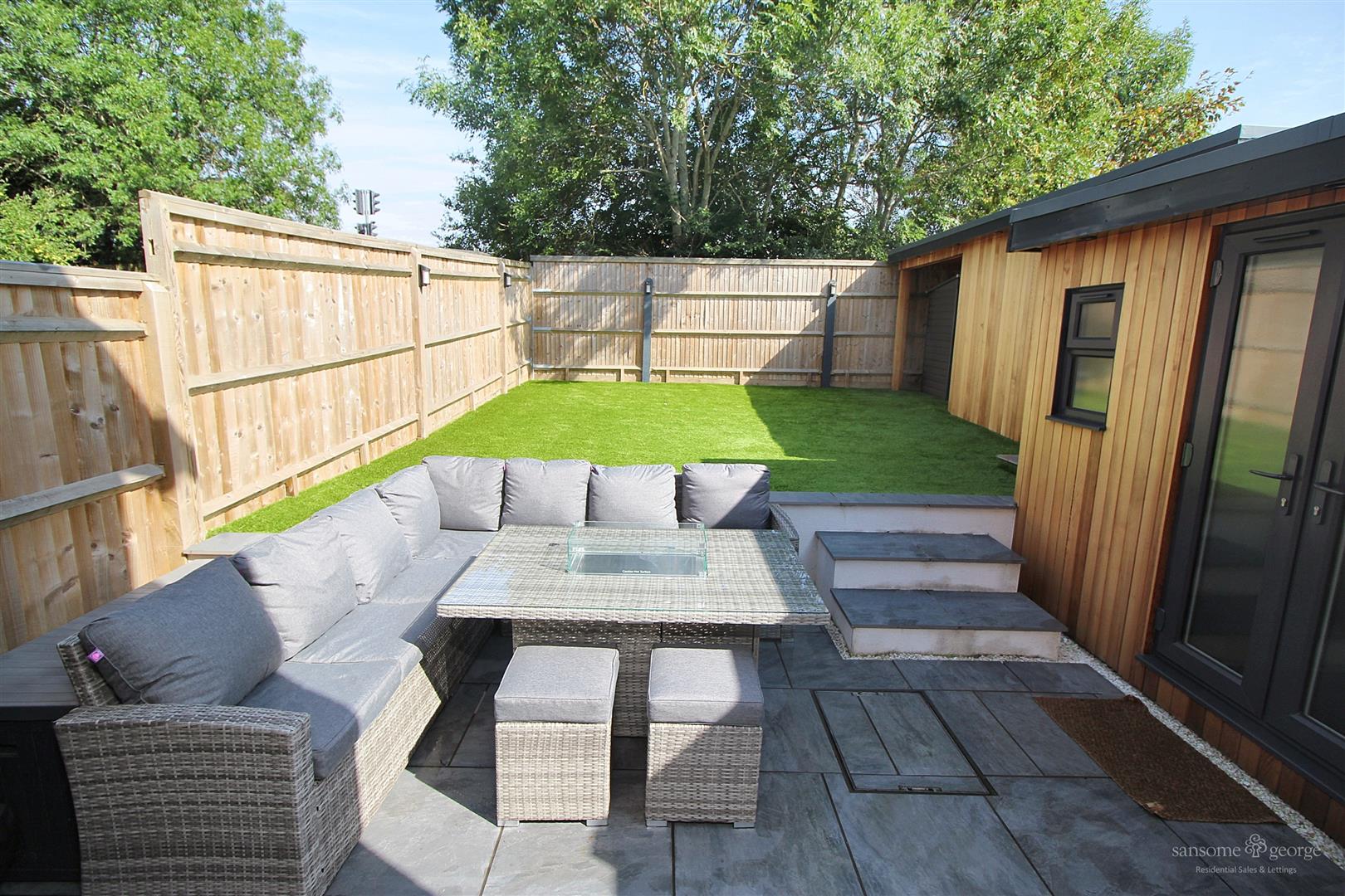 Latimer Drive, Calcot, Reading